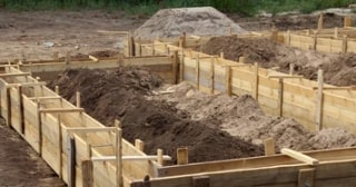 Ленточный фундамент с цоколем в Вятских Полянах - от 15436 руб.
